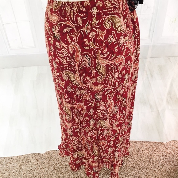 Venezia Dresses & Skirts - Venezia Jeans 18/20 Women's Plus Silk Red Skirt